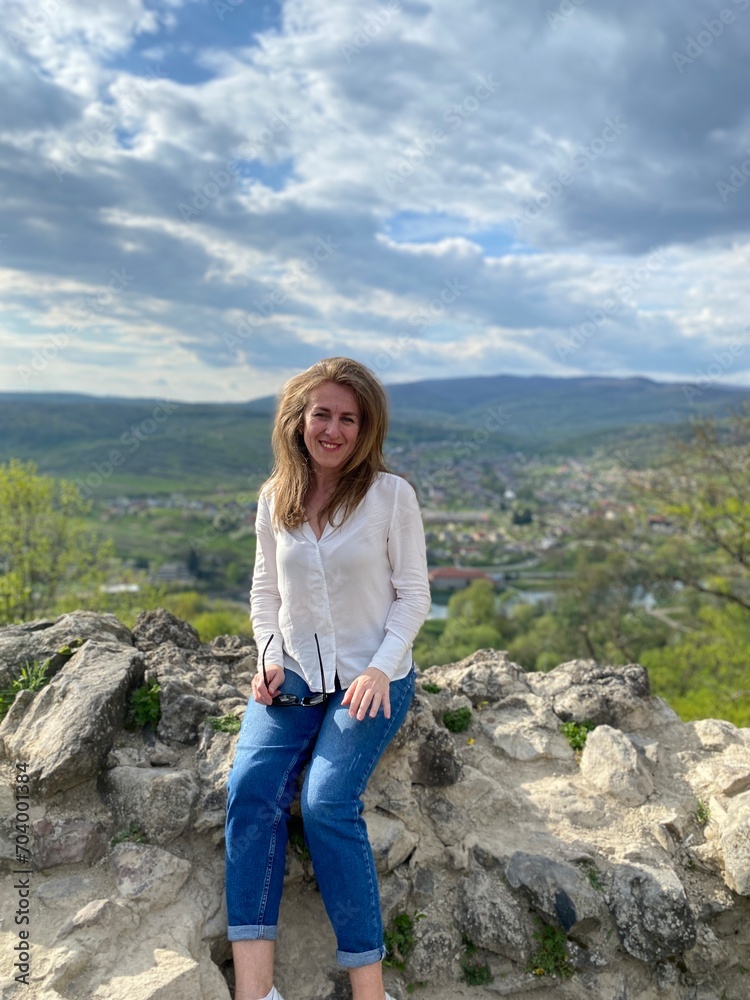 Naklejka premium woman on the top of mountain
