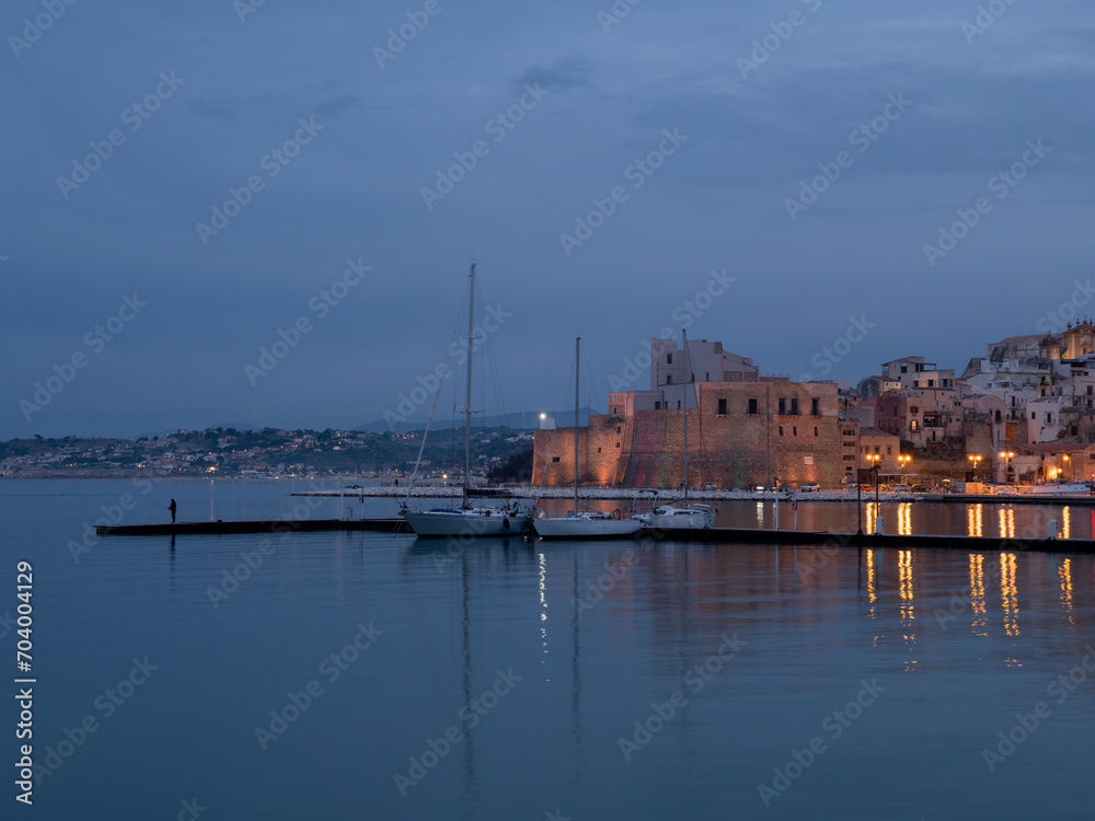 Il porto di Castellammare del Golfo al tramonto