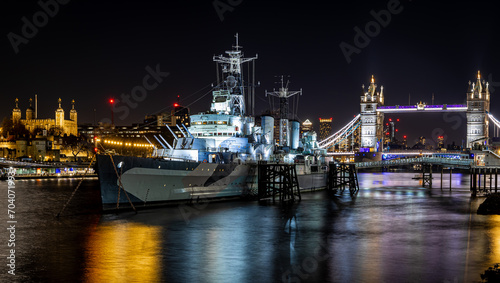 Tableau sur toile Night view of HMS Belfast, a town-class light cruiser that was built for the Roy