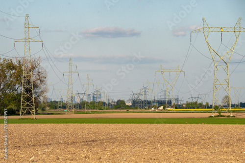 High-voltage pylons, electricity sent to the Capital, electricity to Warsaw, electricity, Słupy wysokiego napięcia, prąd przesyłany do Stolicy, Prąd do Warszawy, elektryczność 