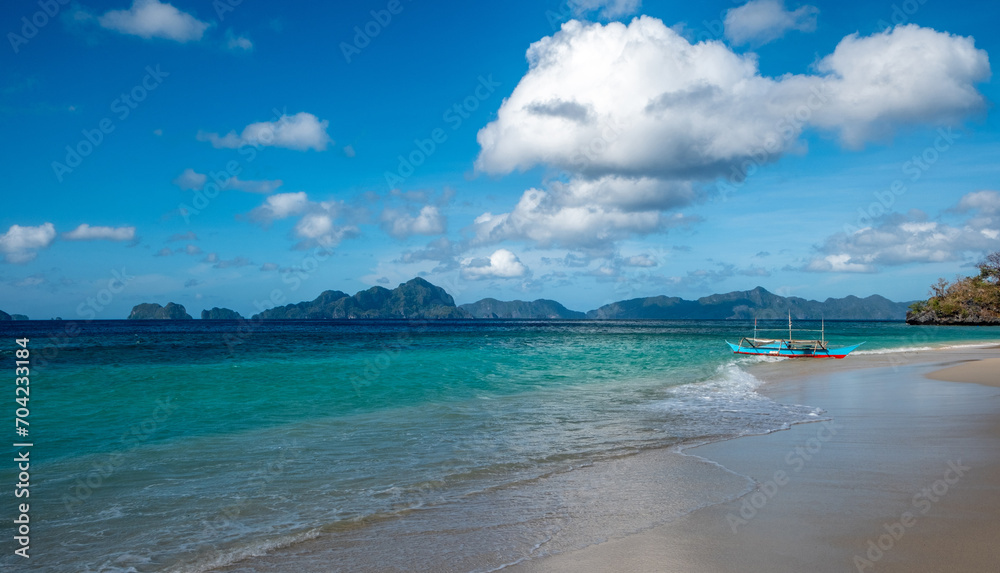 Fototapeta premium Small boat in the tropical Pacific off Palawan Island in the Philippines