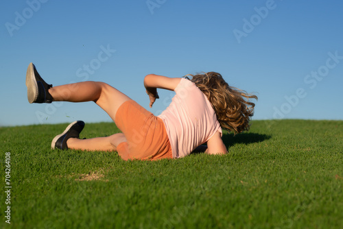 Fényképezés Kid runs and falling down