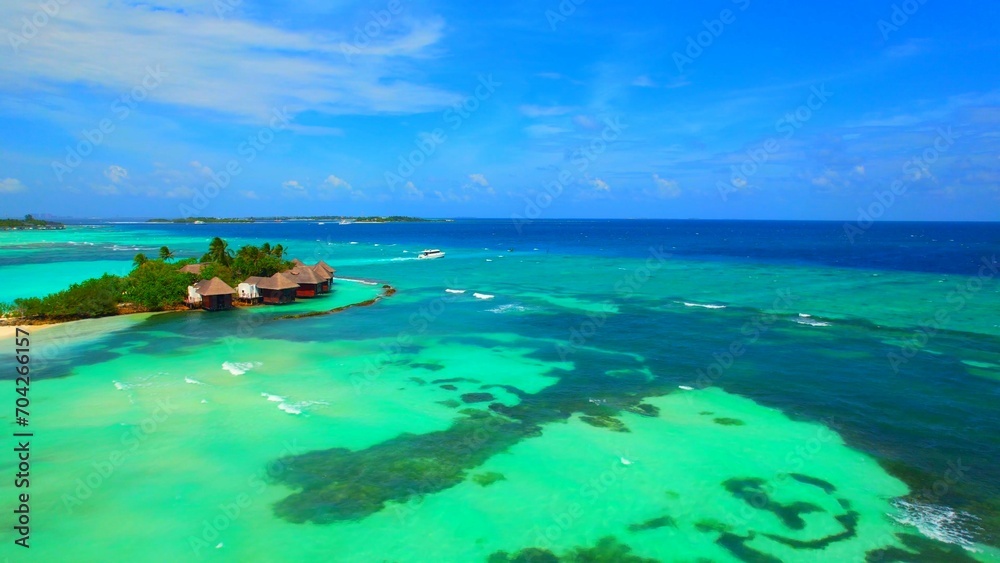 Obraz premium Kuda Huraa Island - Maldives - Aerial view and view of the beautiful atoll with many small islands
