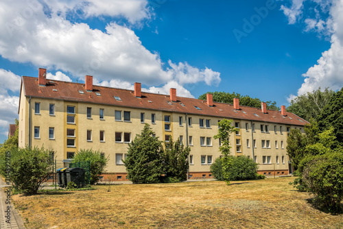 Obraz na płótnie döbern, deutschland - stadtbild mit einem alten wohnblock w salonie