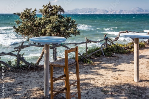 stolik z widokiem na morze