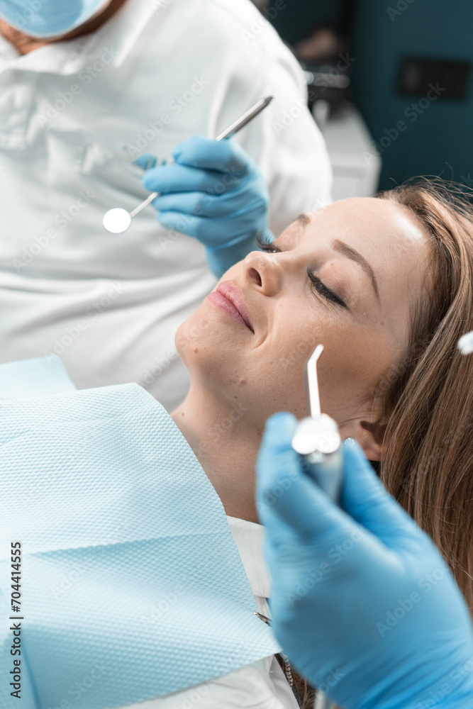 Applying modern technologies in dentistry, the doctor uses advanced equipment and tools to achieve the best results in the treatment of the patient's teeth. Applying modern technologies in dentistry, the doctor uses advanced equipment and tools to achieve the best results in the treatment of the patient's teeth.