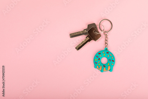Donut shaped keychain with key ring on a colored background. Concepts for real estate and moving home or renting property. Buying a property. Mock-up keychain.Copy space. photo