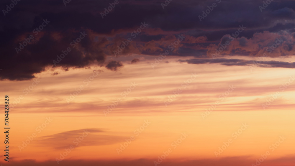 The blue and purple hues of the evening sky were reflected in the clouds, creating a dreamy and romantic atmosphere.