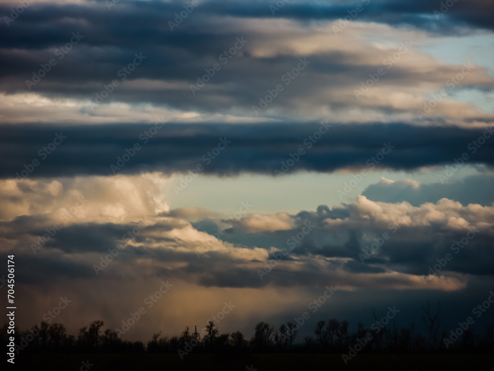 The landscape of the cloud-colored sky