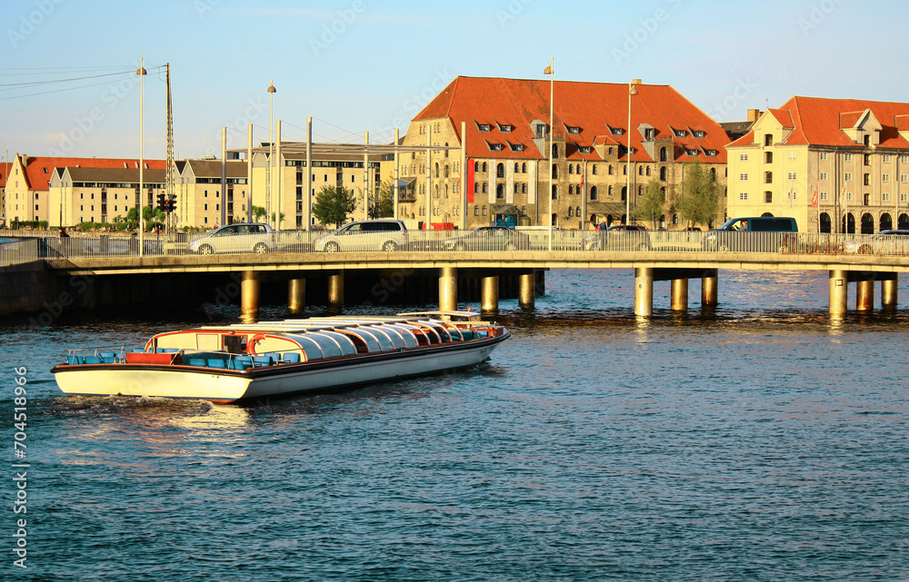 Obraz premium Copenhagen. Denmark. A pleasure boat sails along the city canal.
