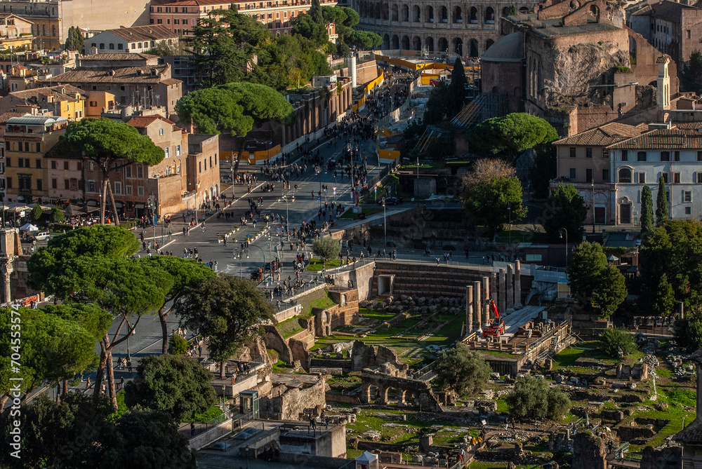 Coliseum and Roman Forum view from the Altar of the Fatherland, Rome, Italy, Europe
Traffic at Piazza Venezia Square central Rome, Italy, Europe
