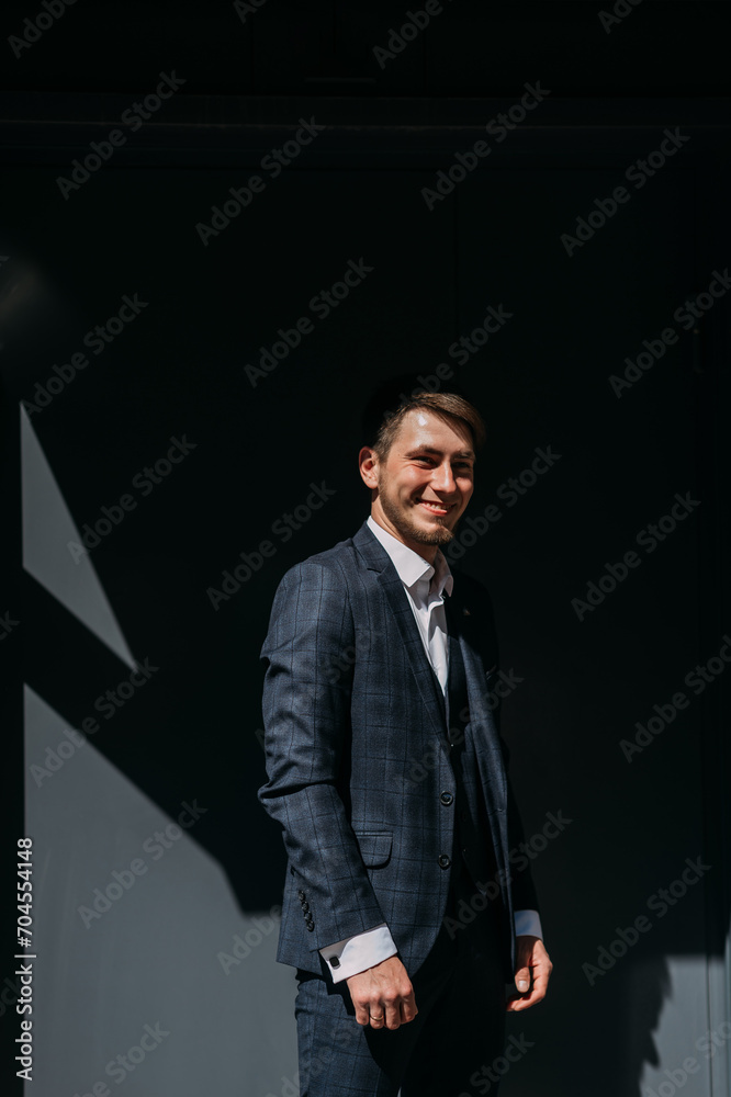 A man and woman kissing. They are outdoors and the woman is holding a flower 5039.