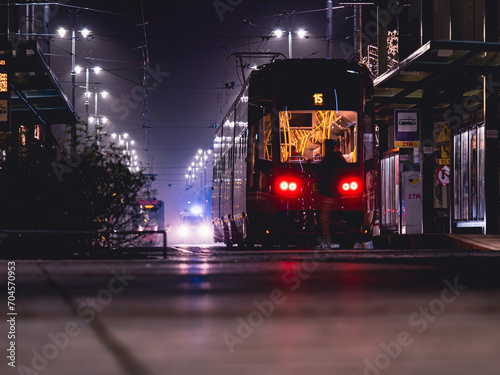 Obraz na płótnie Nocny krajobraz miejski - Katowice, przystanek tramwajowy w salonie