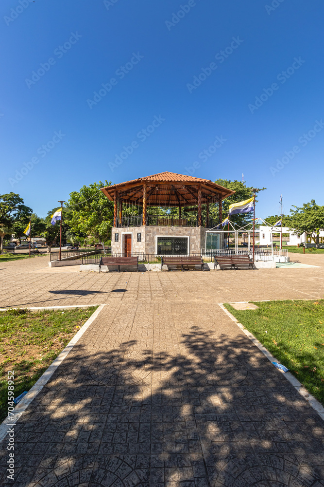 coreto em praça pública na cidade de Puerto Quijarro, Bolívia, divisa com Mato Grosso do Sul, Brasil