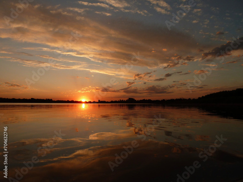 Desde la tierra del mejor jugador de futbol del mundo regalamos estos mágicos atardeceres reflejados en los cauces de los ríos que contienen  la reserva de agua dulce mas grande del mundo.