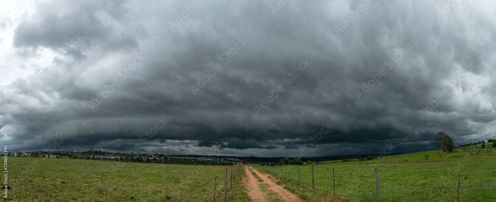 Storms and the countryside, rural countryside and the noceú storm, trees and the storm Storms and the countryside, rural countryside and the noceú storm, trees and the storm