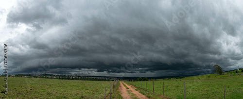 Storms and the countryside, rural countryside and the noceú storm, trees and the storm