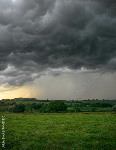 Storms and the countryside, rural countryside and the noceú storm, trees and the storm
