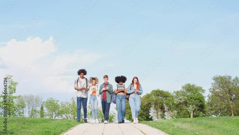 4k video of a group of young people with addiction to their smartphone and social networks. Concept: addiction
4k video of a group of young people with addiction to their smartphone and social networks. Concept: addiction