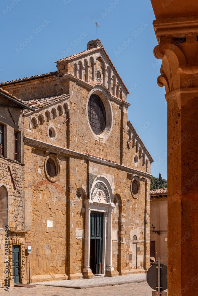 Fototapeta premium Facade of the romanesque cathedral Santa Maria Assunta in Volterra