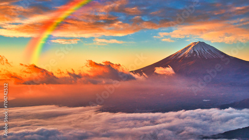 新道峠の朝の雲海と富士山