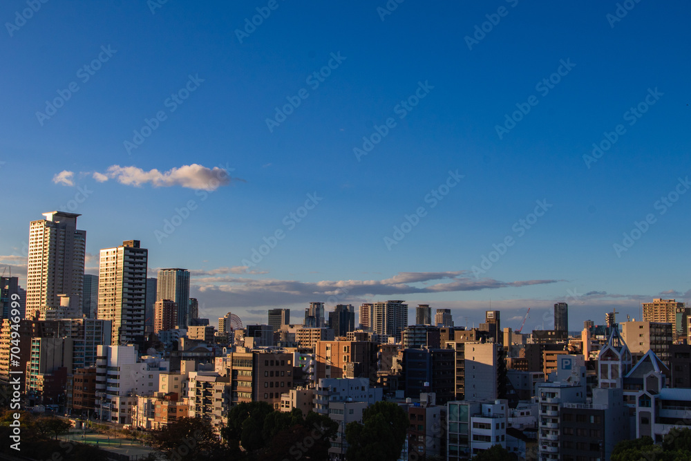 大阪市中央区大手前から見た夕暮れの大阪の街