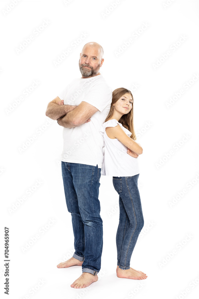 Vater und Tochter im Studio Portrait Ganzkörper anlehnend Vater und Tochter im Studio Portrait Ganzkörper anlehnend
