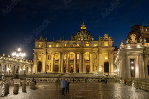 Fassade des Petersdoms by night, Rom, Vatikan