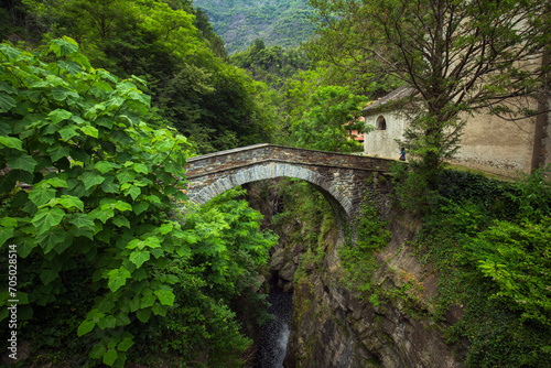 Photos Antico ponte che si trova all'Orrido di Sant' Anna in a Cannobio (VB), Piemonte, Italia