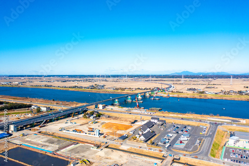 圏央道の4車線化工事と道の駅発酵の里こうざき（千葉県神崎町） ※遠方に筑波山