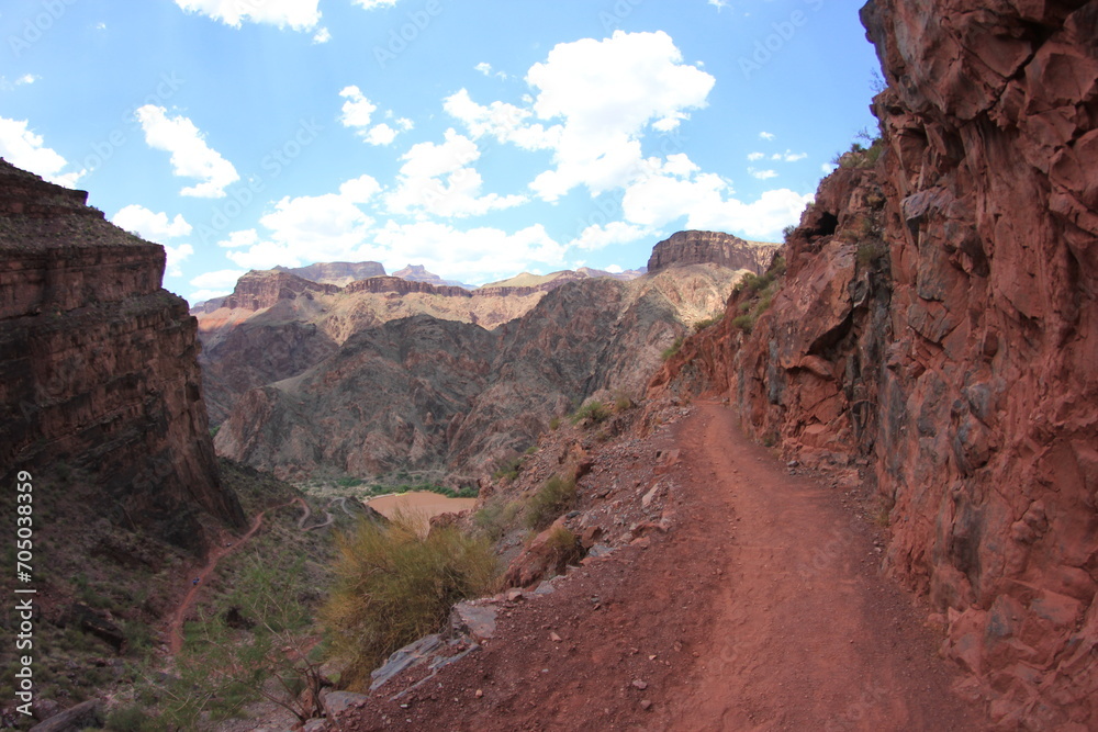 hike pathway in the grand canyon national park 