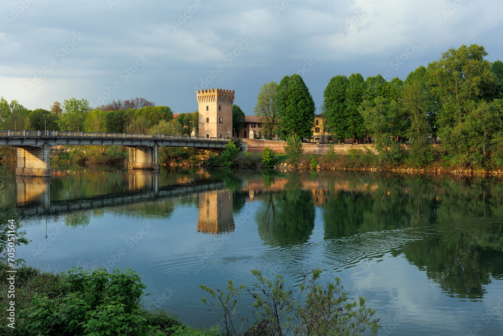 Ponte Trento e Trieste di Pizzighettone sul Fiume Adda in Provincia di Cremona in Lombardia, Italia Ponte Trento e Trieste di Pizzighettone sul Fiume Adda in Provincia di Cremona in Lombardia, Italia