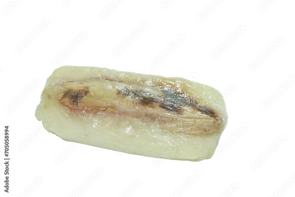Obraz premium steamed sweet sticky rice stuffed slice banana Thai sweet food on white background