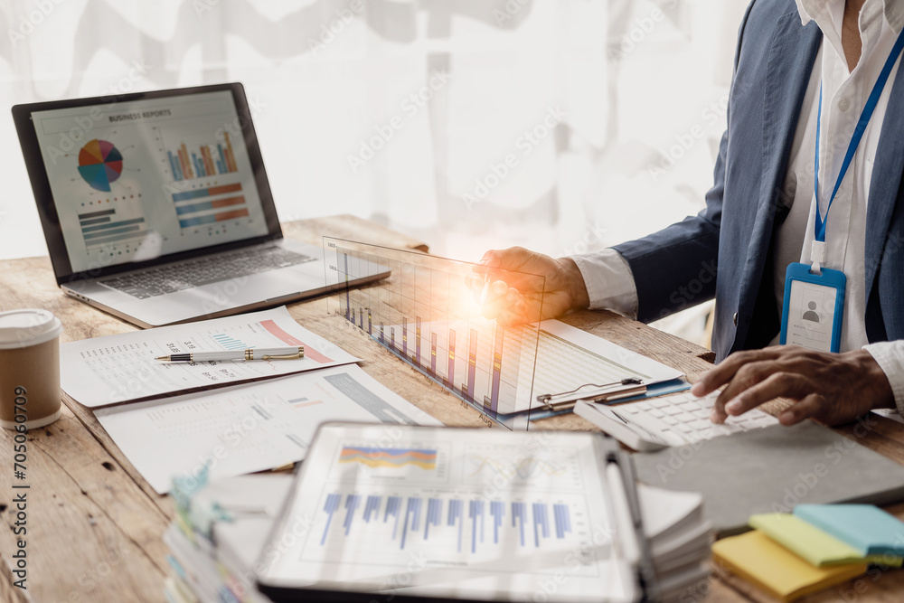 Φωτογραφία Tax reduction planning ideas Businessman calculating business balance preparing personal tax return form online