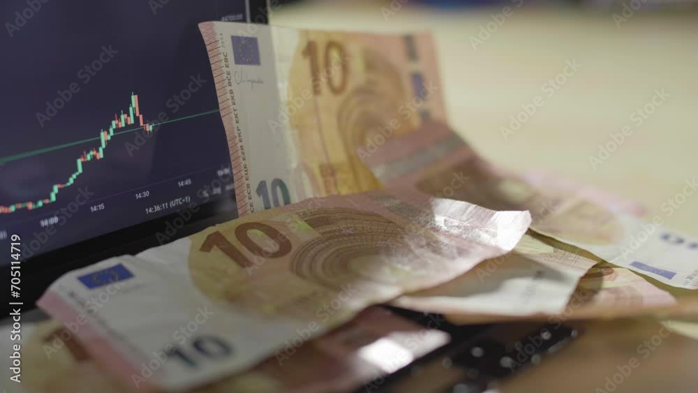 Bitcoin, BTC, euro, argent liquide, crypto monnaie, ETF, argent, trading, actif numérique, finance, devise,  banque, affaires, échange, gain, perte, chart, graphique, pièce, richesse, billet, ordinate