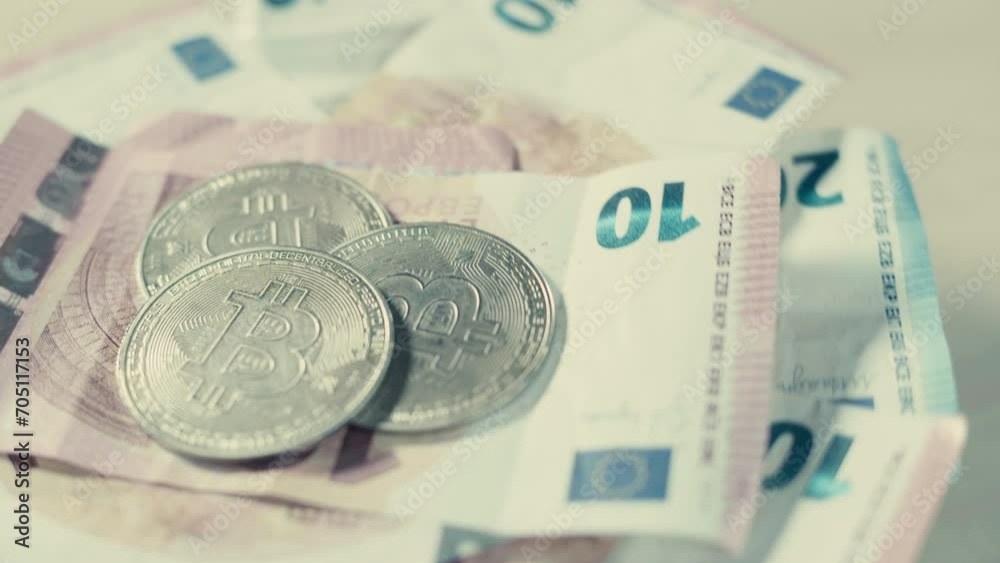 Bitcoin, BTC, euro, argent liquide, crypto monnaie, ETF, argent, trading, actif numérique, finance, devise,  banque, affaires, échange, gain, perte, chart, graphique, pièce, richesse, billet, ordinate