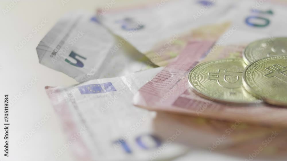 Bitcoin, BTC, euro, argent liquide, crypto monnaie, ETF, argent, trading, actif numérique, finance, devise,  banque, affaires, échange, gain, perte, chart, graphique, pièce, richesse, billet, ordinate