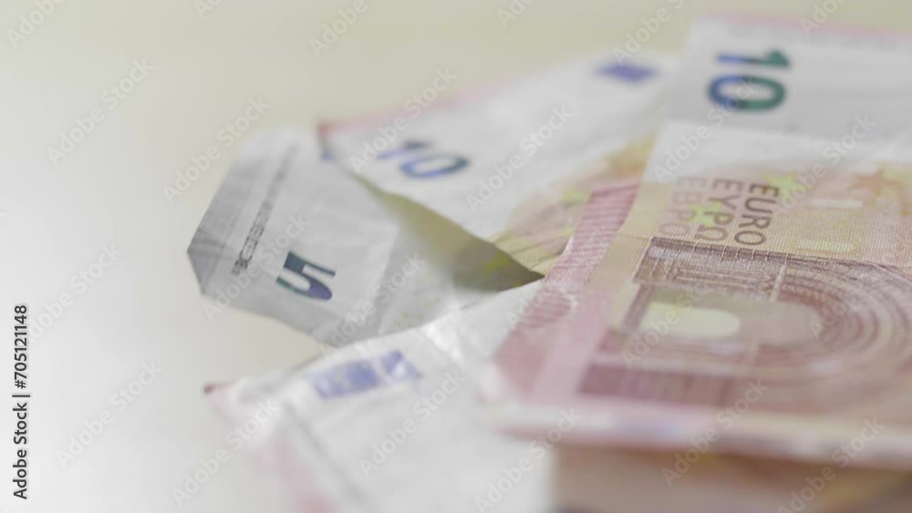 Bitcoin, BTC, euro, argent liquide, crypto monnaie, ETF, argent, trading, actif numérique, finance, devise,  banque, affaires, échange, gain, perte, chart, graphique, pièce, richesse, billet, ordinate