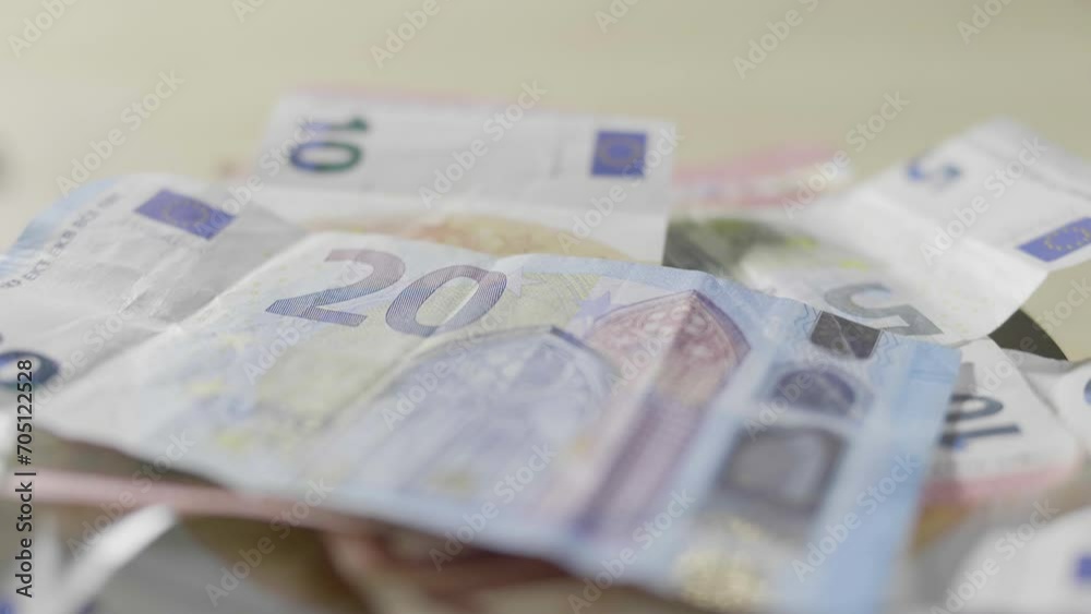 Bitcoin, BTC, euro, argent liquide, crypto monnaie, ETF, argent, trading, actif numérique, finance, devise,  banque, affaires, échange, gain, perte, chart, graphique, pièce, richesse, billet, ordinate
