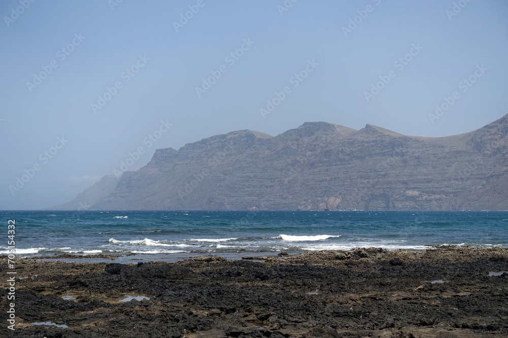 Kueste bei Caleta de Famara, Lanzarote Kueste bei Caleta de Famara, Lanzarote
