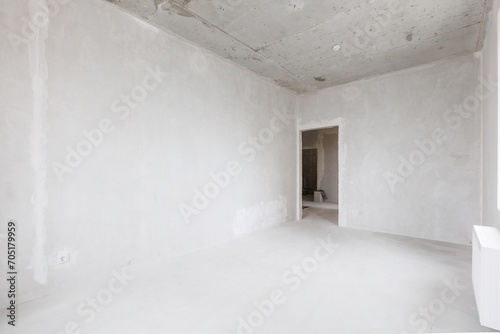 Fototapeta Naklejka Na Ścianę i Meble -  interior of the apartment without decoration in gray colors. rough finish