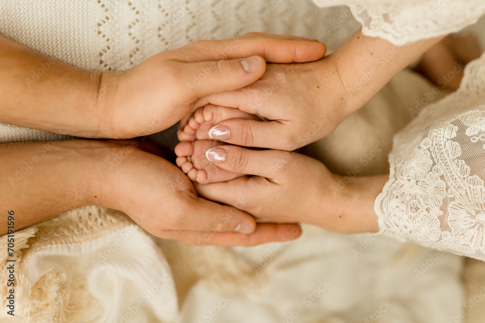 Babyfüsse festhalten Babyfüsse festhalten