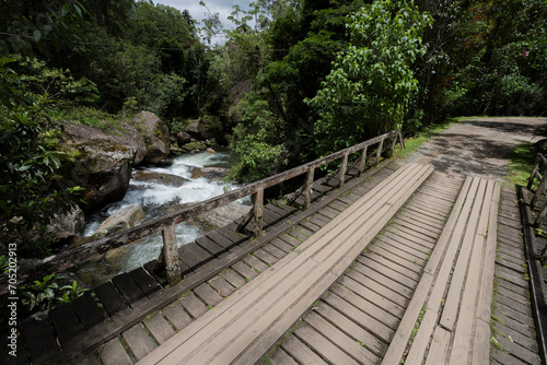 Ponte de madeira sobre Rio Preto divisa dos estados de MG e RJ, Visconde de Mauá, Rio de Janeiro, Brasil