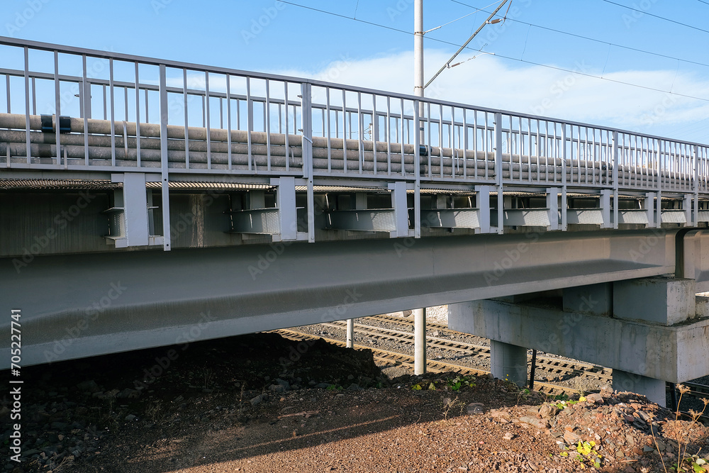 Bridge structures of two-level intersection of multi-track railways