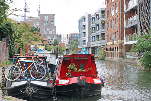Canvas Print Narrow boats on the Regents canal, London