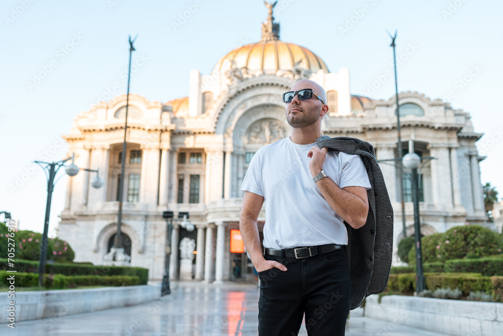 Obraz premium male traveling alone 