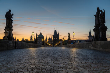 Acrylglasbilder Karlsbrücke Karlsbrücke Prag im goldenen Sonnenaufgang  © alefree