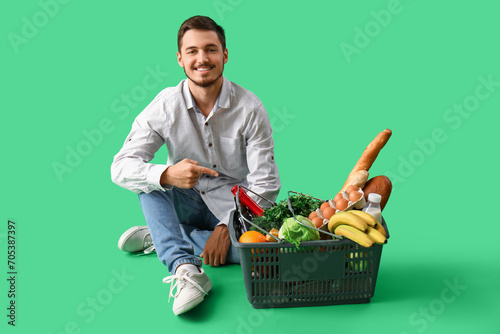 Young man pointing at shopp...