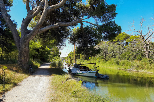 Ballade en vélo le long du Canal du Midi, Canal de la Robine, Occitanie, Aude