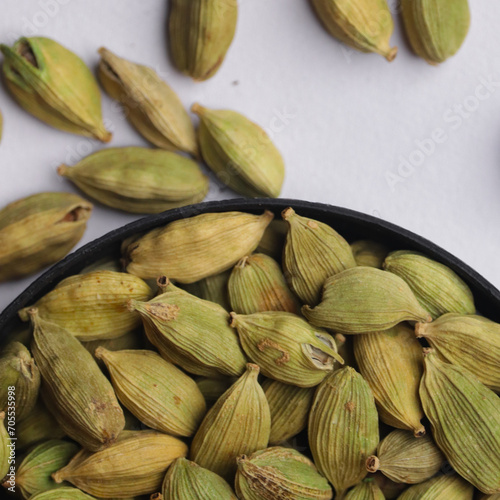 Obraz na plátně Healthy green cardamom kept on a white background.